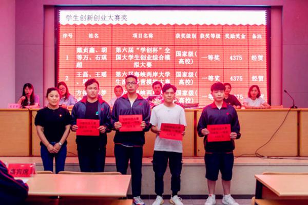 0624揚(yáng)先進(jìn)樹榜樣 凝聚力量砥礪行-顧君1_副本.jpg