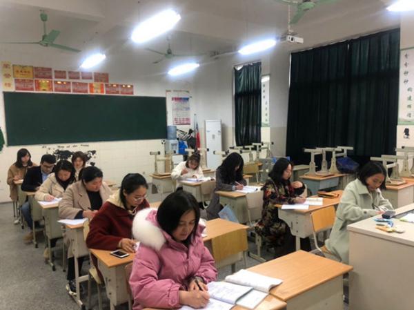 033011拓思路 促教學(xué)——秀水中專財(cái)會(huì)系財(cái)會(huì)教研活動(dòng)記實(shí)-曹美麗1_副本.jpg