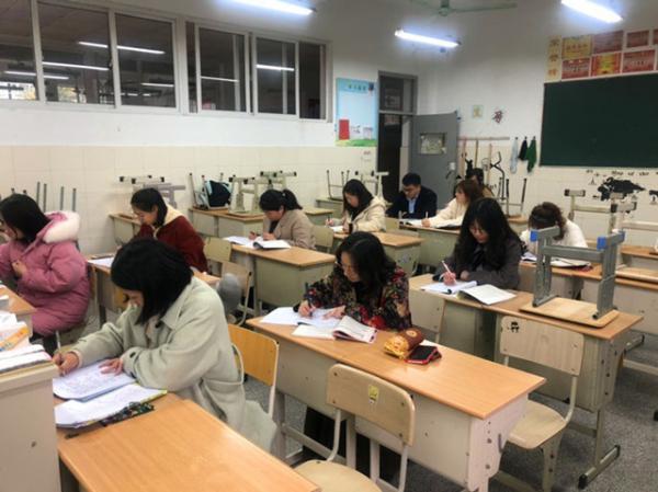033012拓思路 促教學(xué)——秀水中專財(cái)會(huì)系財(cái)會(huì)教研活動(dòng)記實(shí)-曹美麗3_副本.jpg