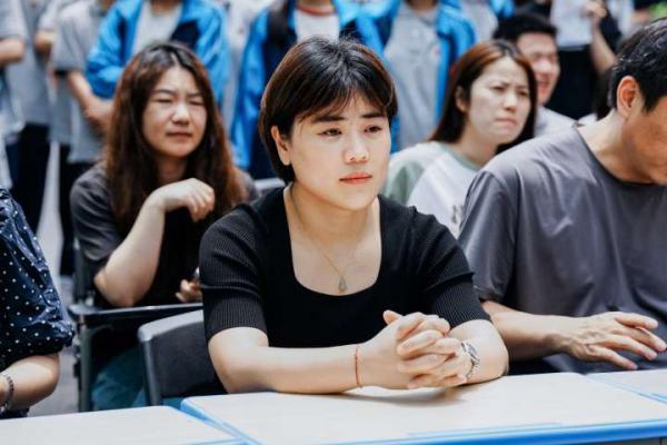 秀水學(xué)院2025屆服裝畢業(yè)秀點(diǎn)亮未